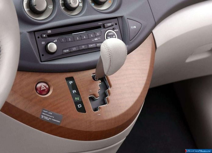 2004 Mitsubishi Grandis European Version - фотография 41 из 60