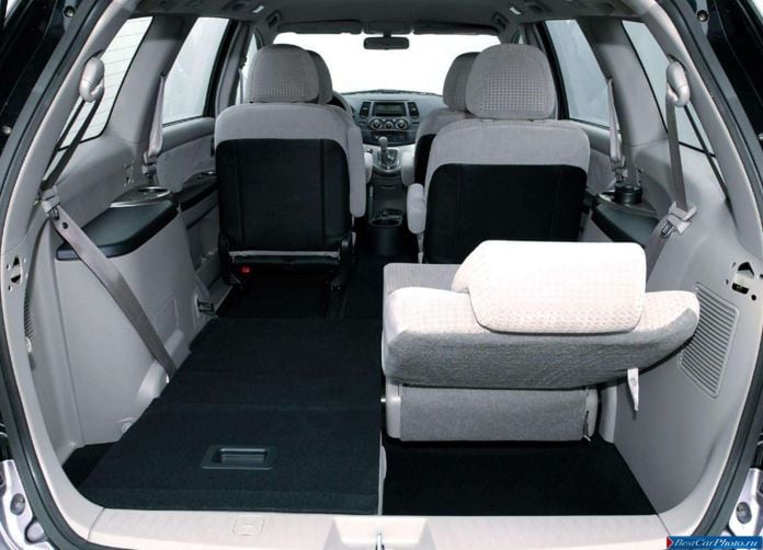 2004 Mitsubishi Grandis European Version - фотография 50 из 60
