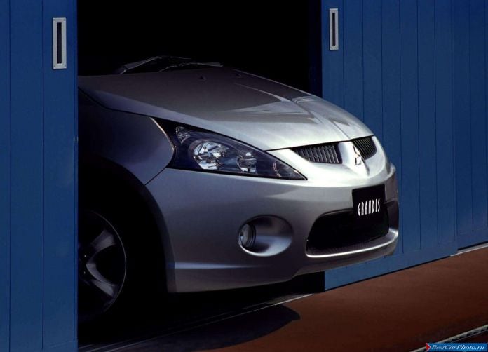 2004 Mitsubishi Grandis European Version - фотография 57 из 60