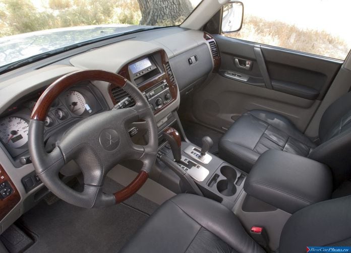 2005 Mitsubishi Montero - фотография 9 из 12