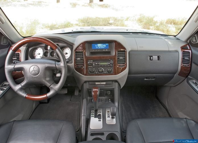 2005 Mitsubishi Montero - фотография 10 из 12