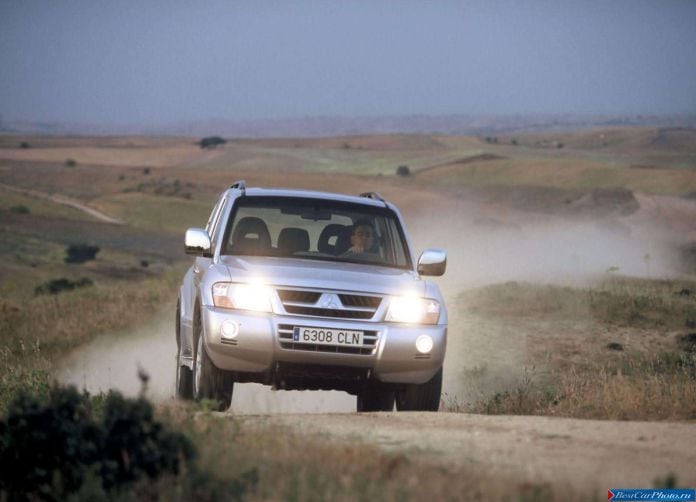 2005 Mitsubishi Montero GLS 3door European Version - фотография 14 из 47