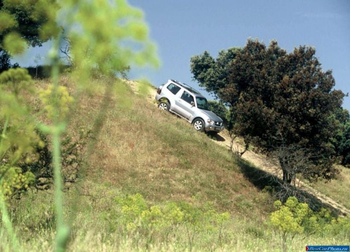 2005 Mitsubishi Montero GLS 3door European Version - фотография 23 из 47