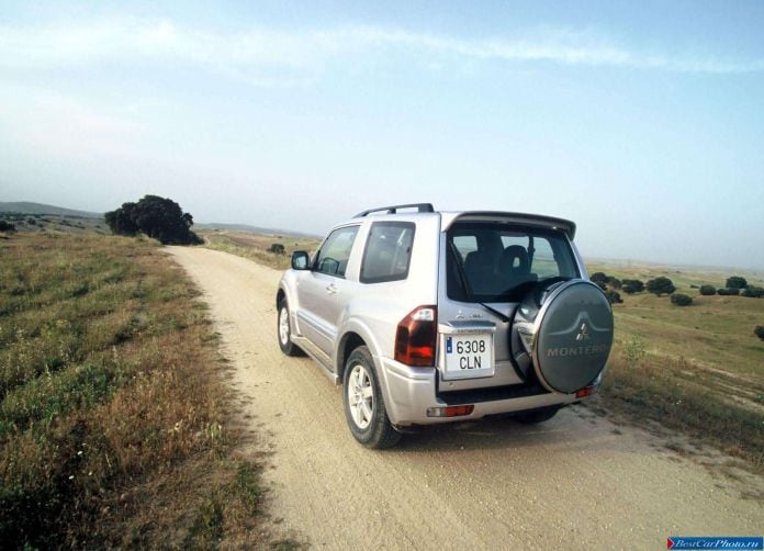 2005 Mitsubishi Montero GLS 3door European Version - фотография 26 из 47