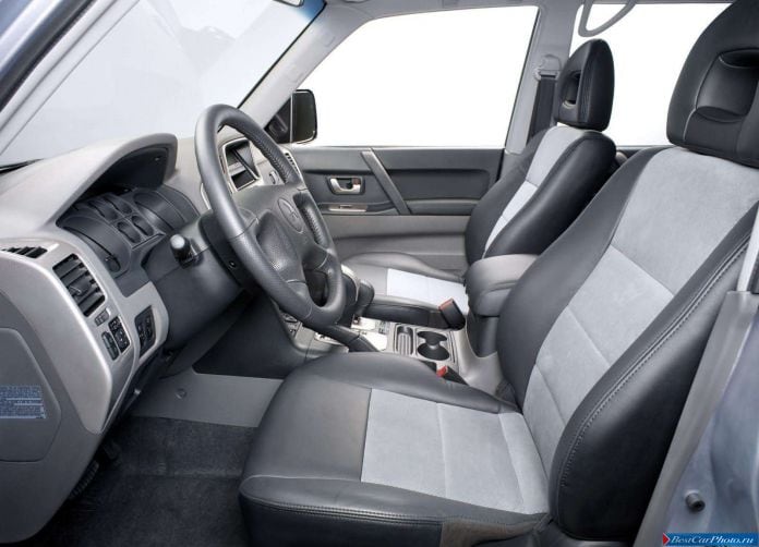 2005 Mitsubishi Montero GLS 3door European Version - фотография 35 из 47