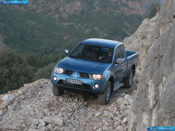 2007 Mitsubishi L200 Club Cab - фотография 7 из 15