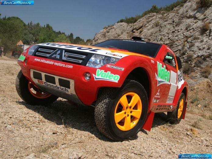 2007 Mitsubishi Pajero Evolution - фотография 2 из 7