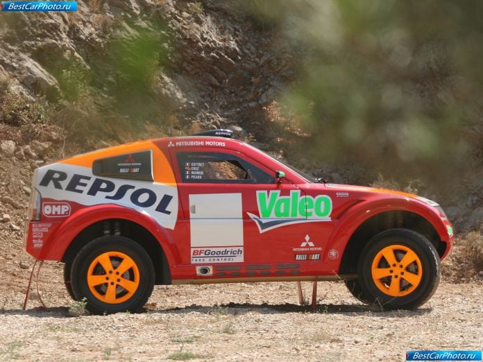 2007 Mitsubishi Pajero Evolution - фотография 4 из 7