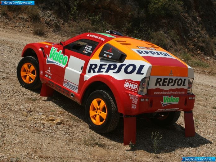 2007 Mitsubishi Pajero Evolution - фотография 5 из 7