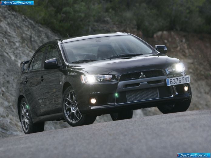 2008 Mitsubishi Lancer Evolution X - фотография 1 из 164