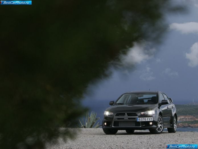 2008 Mitsubishi Lancer Evolution X - фотография 14 из 164