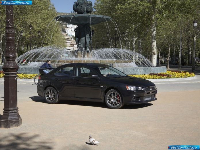 2008 Mitsubishi Lancer Evolution X - фотография 23 из 164