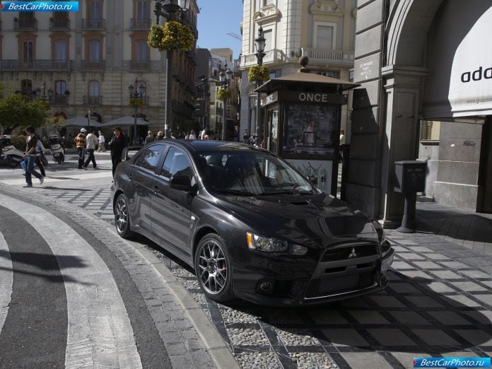 2008 Mitsubishi Lancer Evolution X - фотография 39 из 164