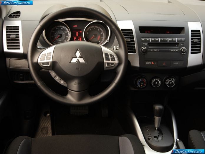 2008 Mitsubishi Outlander Es - фотография 17 из 30