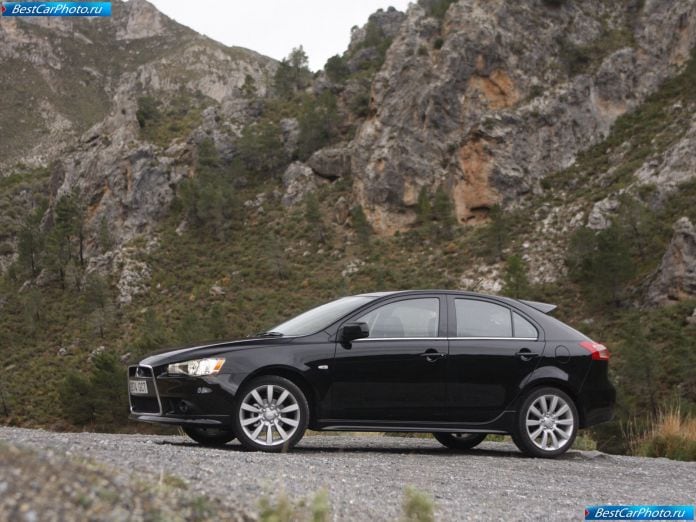 2009 Mitsubishi Lancer Sportback - фотография 2 из 39