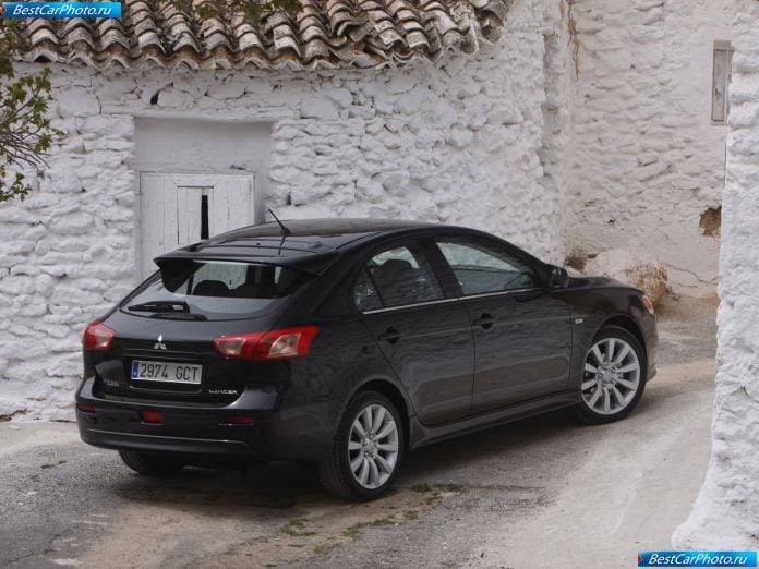 2009 Mitsubishi Lancer Sportback - фотография 16 из 39