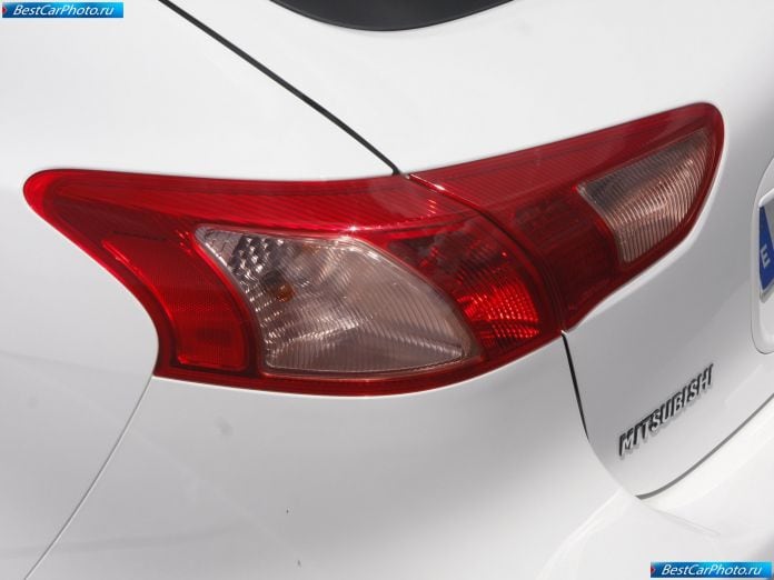 2009 Mitsubishi Lancer Sportback Ralliart - фотография 13 из 25