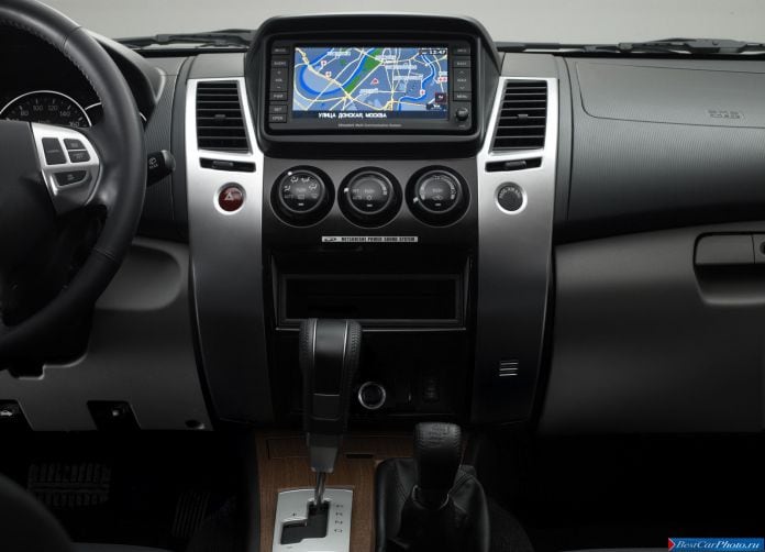 2009 Mitsubishi Pajero Sport - фотография 17 из 28