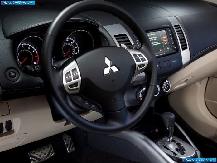 2010 Mitsubishi Outlander Gt - фотография 20 из 28