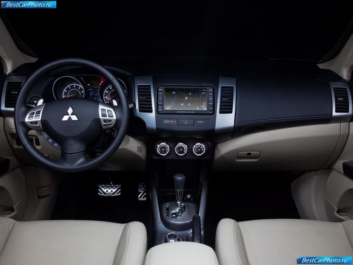 2010 Mitsubishi Outlander Gt - фотография 21 из 28