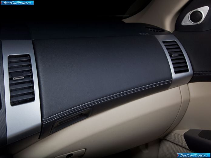 2010 Mitsubishi Outlander Gt - фотография 23 из 28