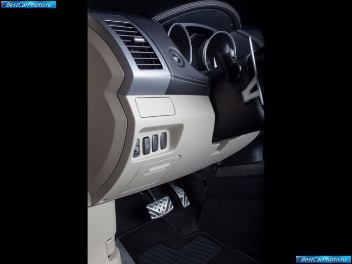 2010 Mitsubishi Outlander Gt - фотография 27 из 28