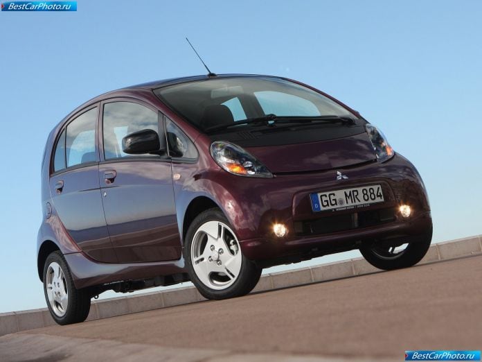 2011 Mitsubishi I-miev - фотография 1 из 76
