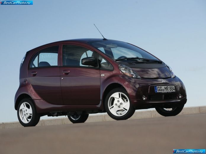 2011 Mitsubishi I-miev - фотография 2 из 76