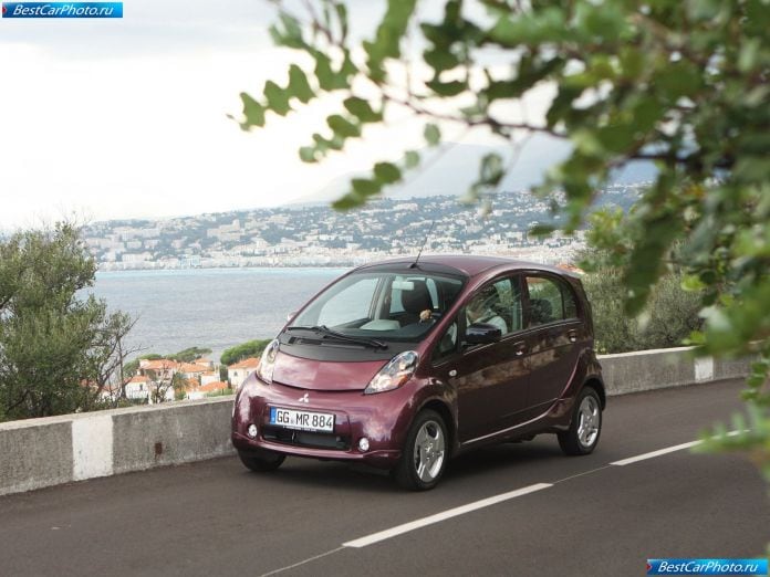 2011 Mitsubishi I-miev - фотография 4 из 76