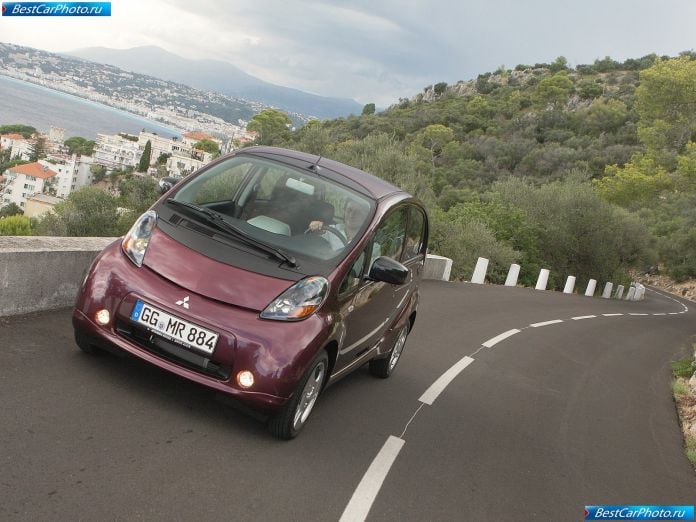 2011 Mitsubishi I-miev - фотография 13 из 76