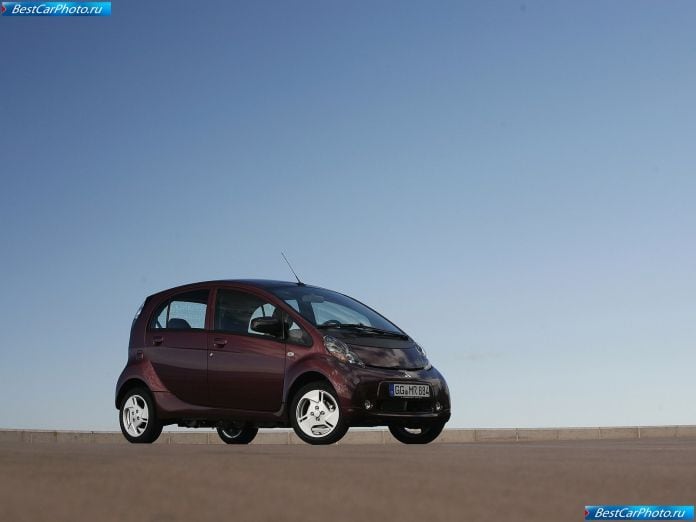 2011 Mitsubishi I-miev - фотография 18 из 76