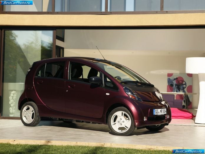 2011 Mitsubishi I-miev - фотография 26 из 76