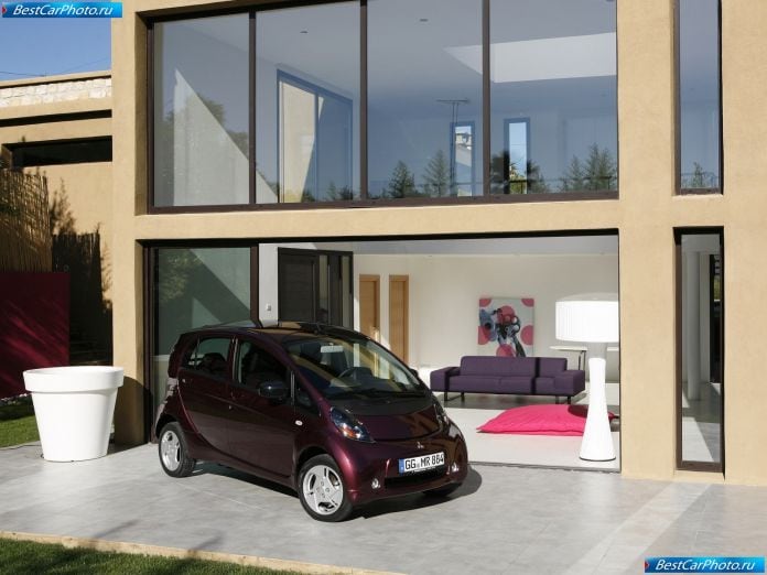2011 Mitsubishi I-miev - фотография 30 из 76