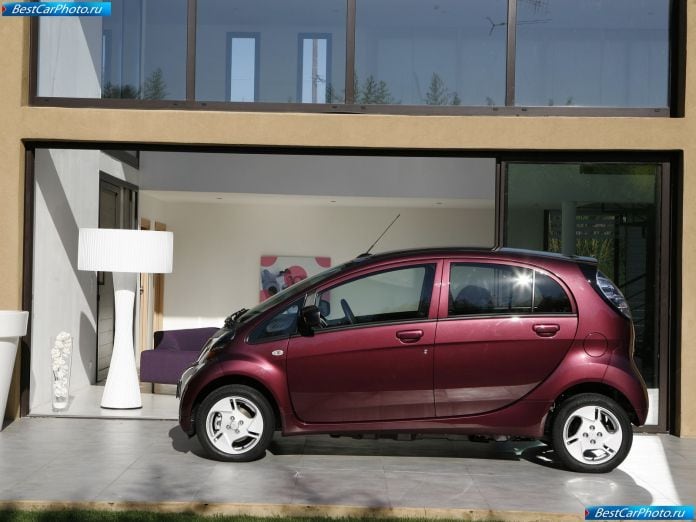 2011 Mitsubishi I-miev - фотография 32 из 76