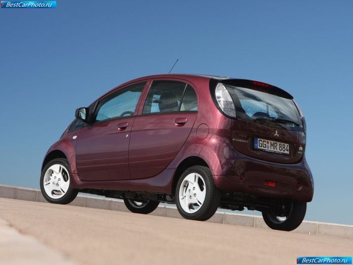 2011 Mitsubishi I-miev - фотография 33 из 76