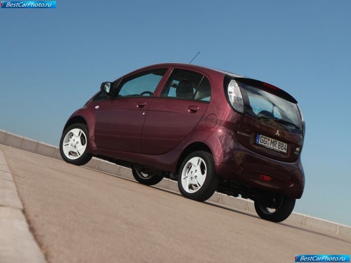 2011 Mitsubishi I-miev - фотография 34 из 76