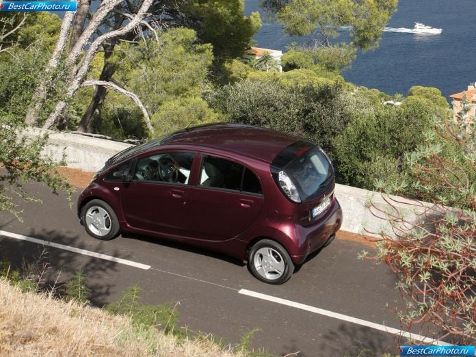 2011 Mitsubishi I-miev - фотография 35 из 76