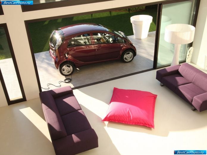2011 Mitsubishi I-miev - фотография 36 из 76