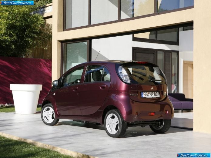 2011 Mitsubishi I-miev - фотография 37 из 76