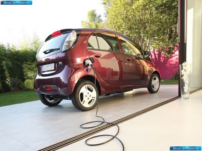 2011 Mitsubishi I-miev - фотография 41 из 76