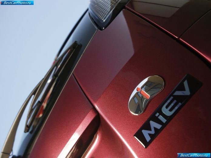 2011 Mitsubishi I-miev - фотография 54 из 76