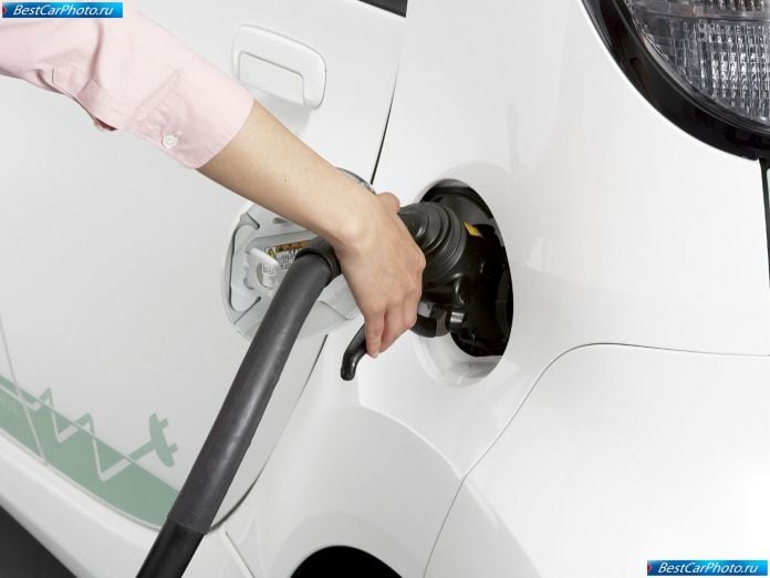 2011 Mitsubishi I-miev - фотография 56 из 76
