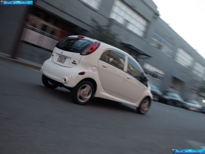 2012 Mitsubishi I-miev Us Version - фотография 34 из 53