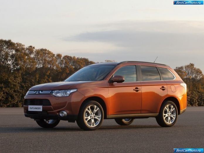 2013 Mitsubishi Outlander - фотография 2 из 29