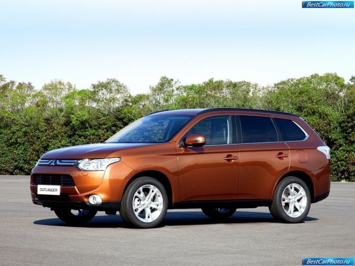2013 Mitsubishi Outlander - фотография 4 из 29