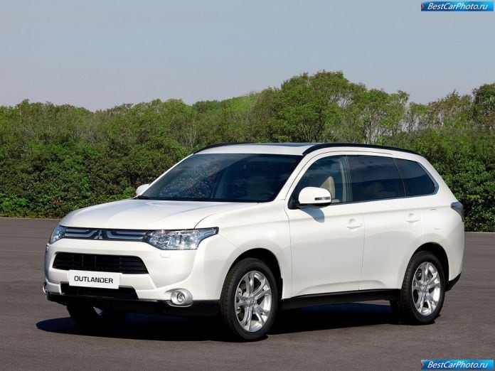 2013 Mitsubishi Outlander - фотография 5 из 29