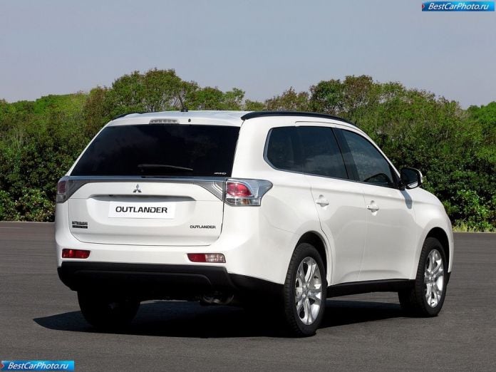 2013 Mitsubishi Outlander - фотография 6 из 29