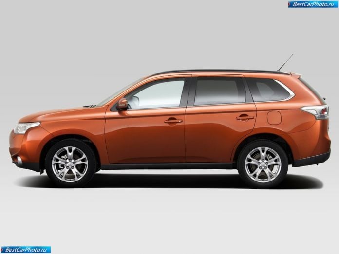 2013 Mitsubishi Outlander - фотография 9 из 29