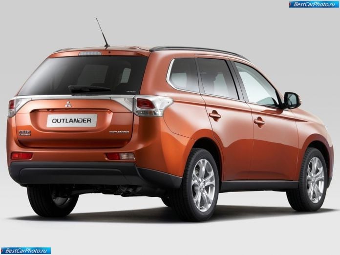 2013 Mitsubishi Outlander - фотография 10 из 29