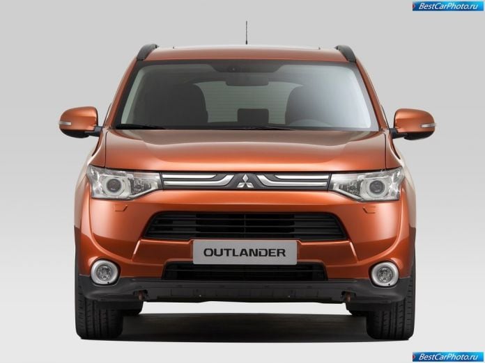 2013 Mitsubishi Outlander - фотография 11 из 29